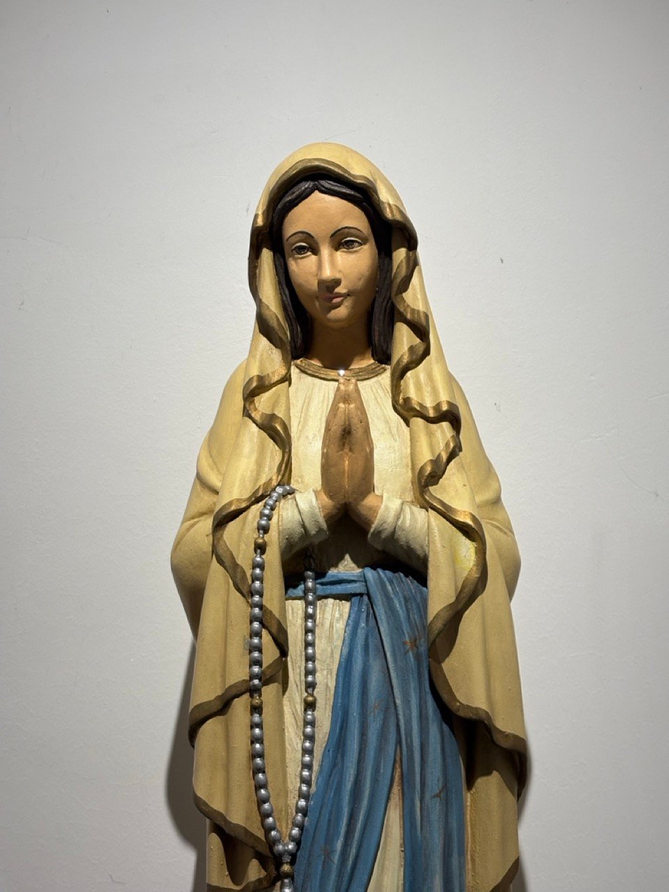 Kip Device Marije v atriju